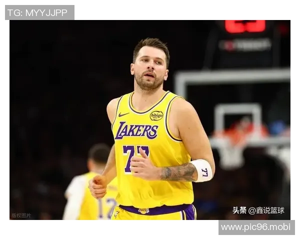 里程悲！詹姆斯12000分创历史，东契奇41+8+8难救主，湖人遭太阳压哨绝杀